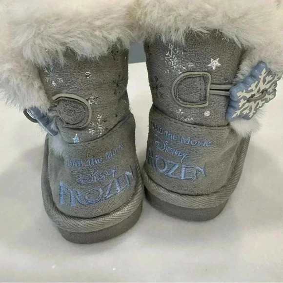Frozen gray & white w/ snow flakes & rhinestones girls boots size 6 NWOT - Picture 3 of 10